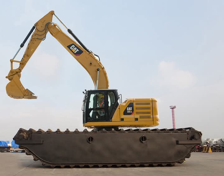 CAT 320 amphibious excavator