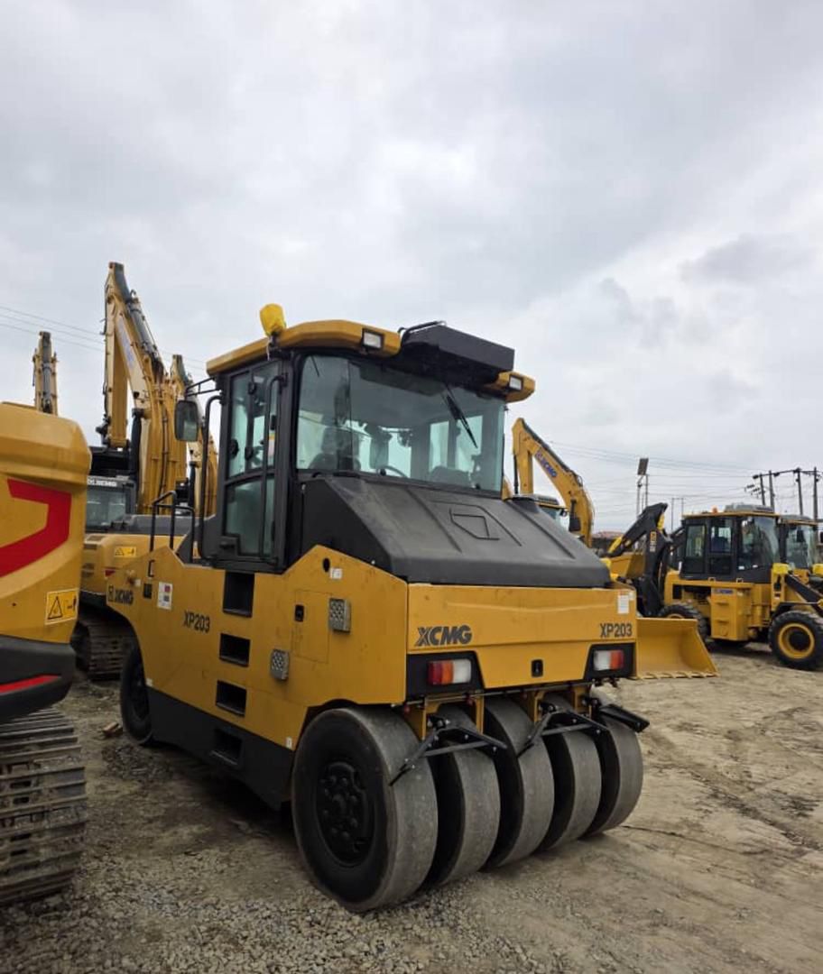 XCMG pneumatic tire roller