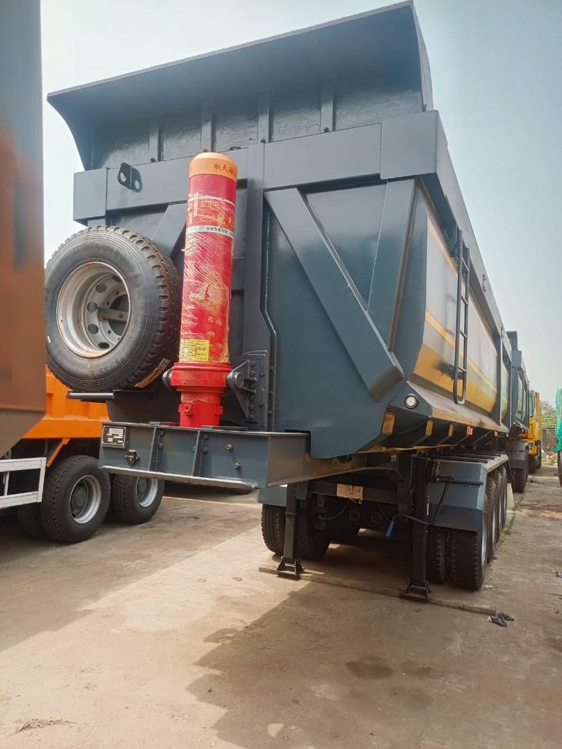 Dump trailer rear view