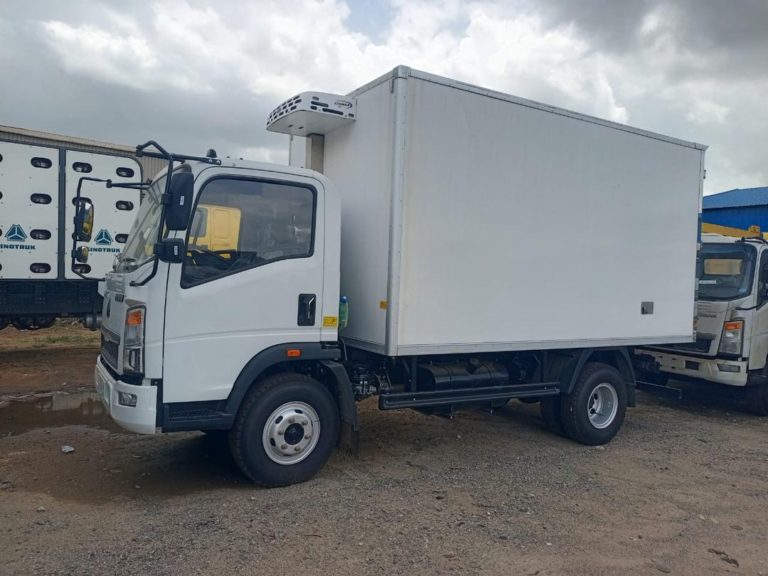 HOWO refrigerated truck